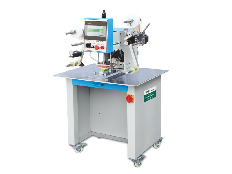 Semi-automatic transfer printing machine for shoe-pad trademark