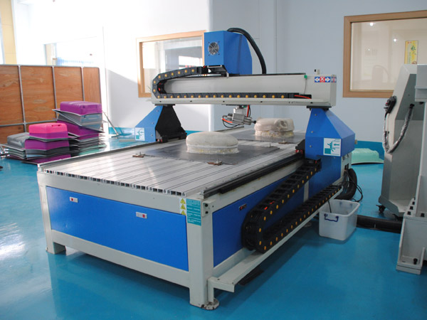 Four axiw cutting punch application